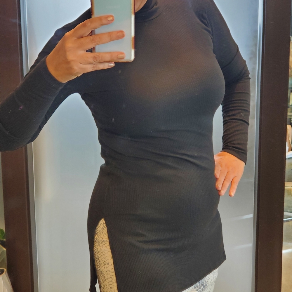 ULTRA FLIRT BLACK TUNIC TOP WITH SLEEVES, SIZE MEDIUM